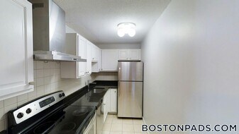 14 Murdock St in Somerville, MA - Building Photo