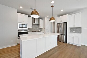 144 Granit Oak Dr in Dripping Springs, TX - Building Photo - Building Photo