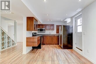 6 Amberview Dr in Georgina, ON - Building Photo - Building Photo