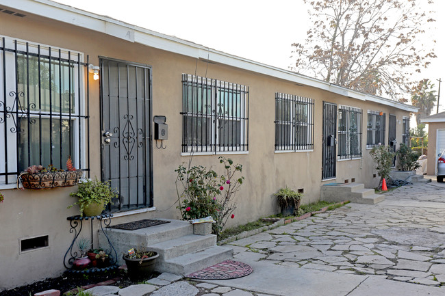 216 E Myrrh St in Compton, CA - Foto de edificio - Building Photo