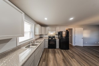 120 Lake Dr, Unit 3(Lisa) in Cadiz, KY - Foto de edificio - Building Photo