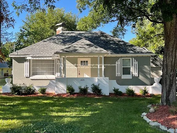 property at 1423 E Resthaven Rd