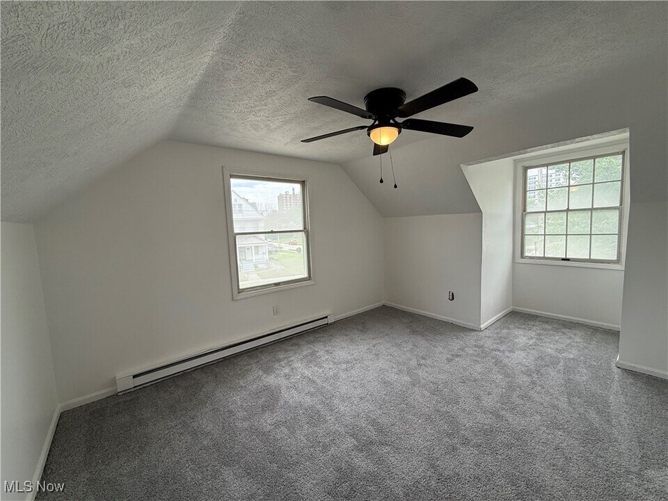 9253 Edmunds Ave in Cleveland, OH - Building Photo
