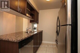 2325 Central Park Dr in Oakville, ON - Building Photo - Building Photo