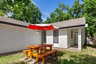 2311 Burleson Rd in Austin, TX - Building Photo