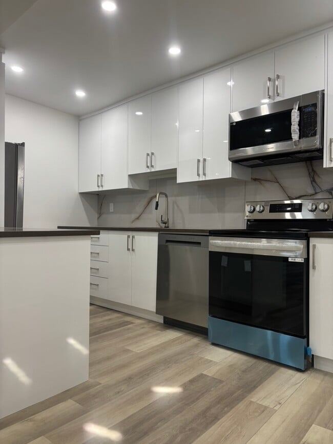 720 Av. Marin in Montréal, QC - Building Photo - Building Photo