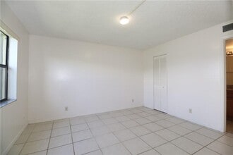 10013 Winding Lake Rd, Unit 102 in Sunrise, FL - Building Photo - Building Photo