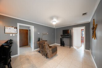 5610 Gillis Dr in San Antonio, TX - Building Photo - Building Photo