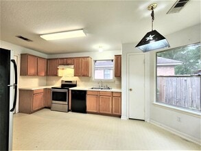 5819 Flower Gate Dr in Spring, TX - Foto de edificio - Building Photo