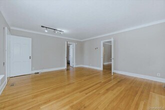 801 Main St in Farmingdale, NY - Building Photo - Building Photo