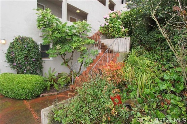 130 Graystone Ter in San Francisco, CA - Foto de edificio - Building Photo