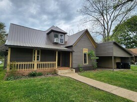 401 N Polk St in Tullahoma, TN - Building Photo