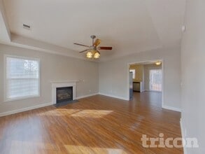 48 Bristlecone Ln in Elgin, SC - Foto de edificio - Building Photo