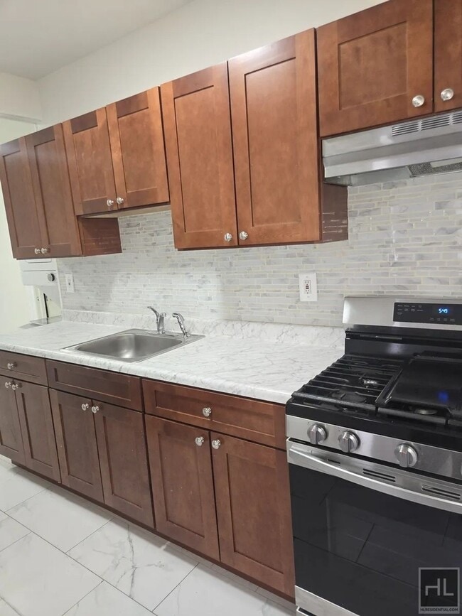690 Bristol St in Brooklyn, NY - Building Photo - Building Photo