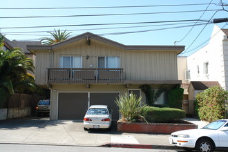 1215 Capuchino Ave in Burlingame, CA - Building Photo - Building Photo