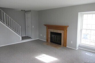 24627 Lake Meadow Dr in Harrison Township, MI - Building Photo - Building Photo