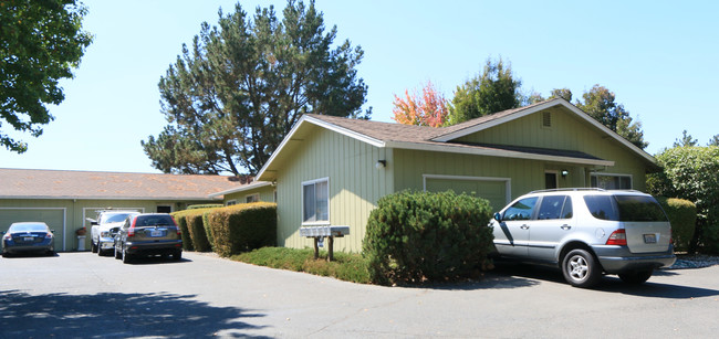 199 W Macarthur St in Sonoma, CA - Building Photo - Building Photo