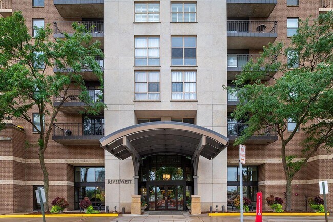 401 S 1st St, Unit 120 in Minneapolis, MN - Building Photo - Building Photo