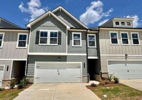741 Pt Pl Dr in Loganville, GA - Building Photo