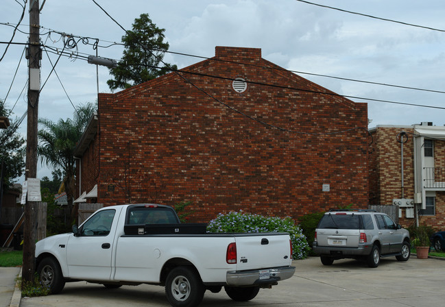 2808 Harvard Ave in Metairie, LA - Foto de edificio - Building Photo