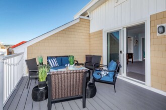 128 Ashworth Ave in Hampton, NH - Foto de edificio - Building Photo