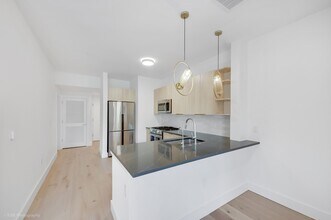 348 Baldwin Ave, Unit 306 in Jersey City, NJ - Foto de edificio - Building Photo