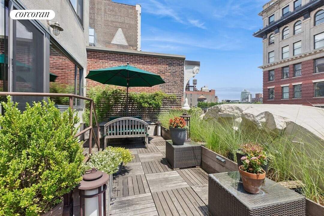 77 Bleecker St in New York, NY - Building Photo