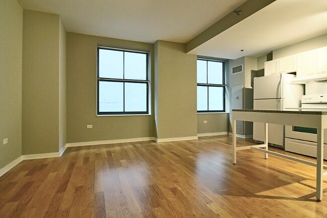 168 W Randolph St in Chicago, IL - Building Photo - Building Photo