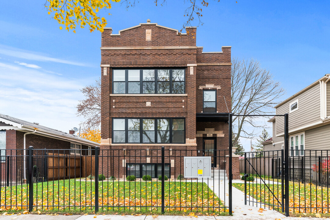 3621 N Kedvale Ave in Chicago, IL - Building Photo