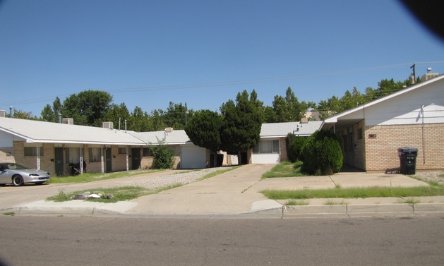 4617 Douglas MacArthur NE Rd in Albuquerque, NM - Building Photo