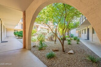 4727 E Lafayette Blvd in Phoenix, AZ - Building Photo - Building Photo