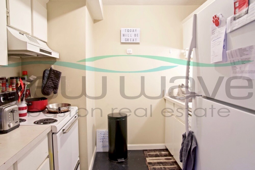 242 W Newton St in Boston, MA - Building Photo