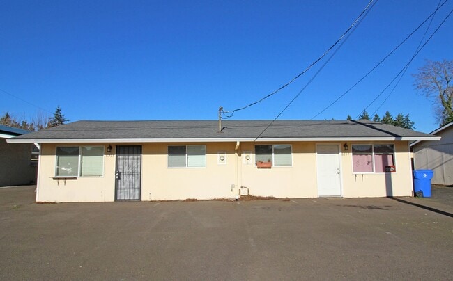 6213-6217 SE Fern Ave