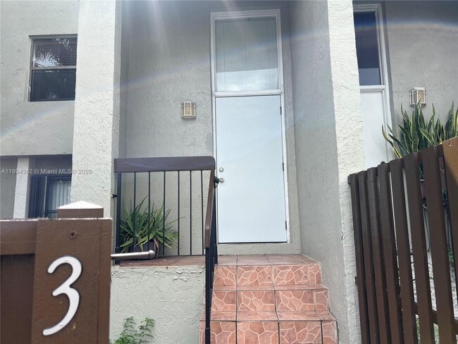10060 NW 9th St Cir in Miami, FL - Building Photo - Building Photo