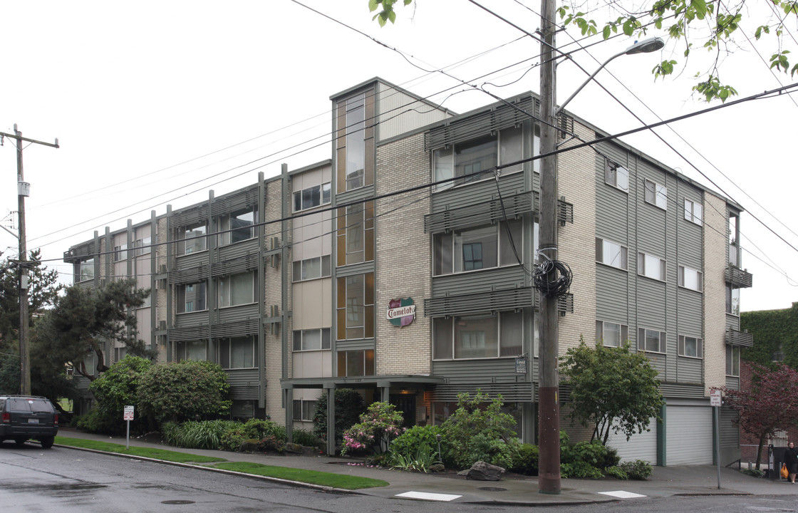 Camelot Apartments in Seattle, WA - Foto de edificio