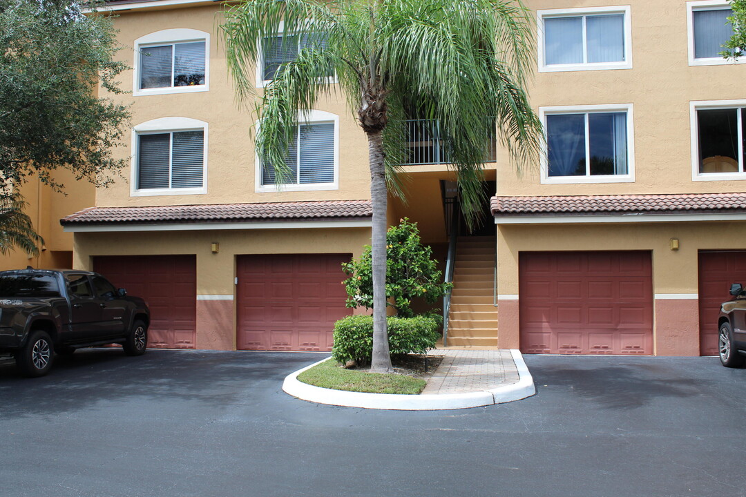 200 Scotia Dr-Unit -305 in Hypoluxo, FL - Building Photo