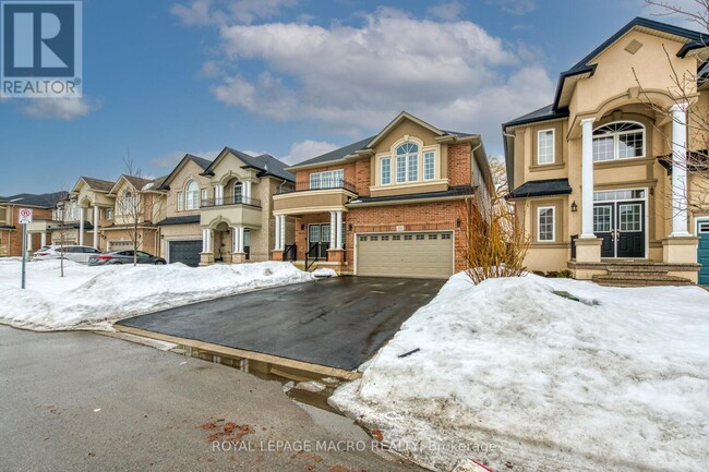 88 Bellroyal Cres in Hamilton, ON - Building Photo - Building Photo