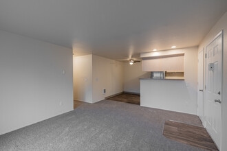 Hogan Woods in Gresham, OR - Building Photo - Interior Photo