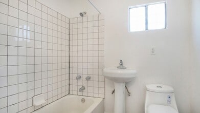 2029-2031.5-20315 Lemon Ave in Long Beach, CA - Building Photo - Building Photo