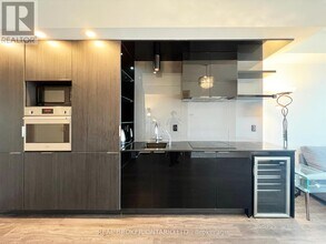 70 Temperance St in Toronto, ON - Building Photo - Building Photo