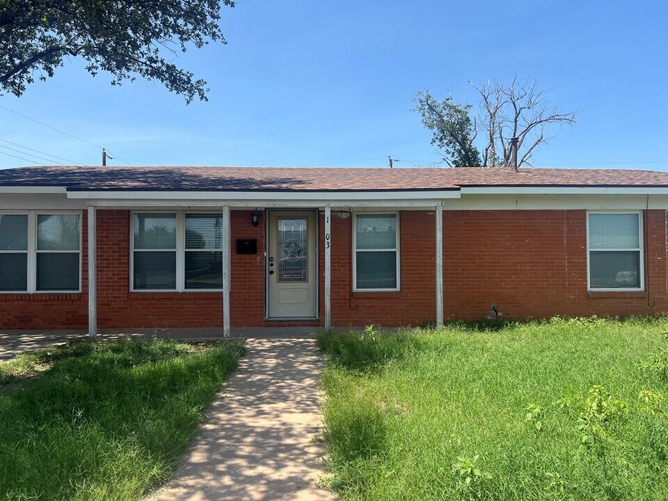 1803 Fernwood St in Odessa, TX - Building Photo