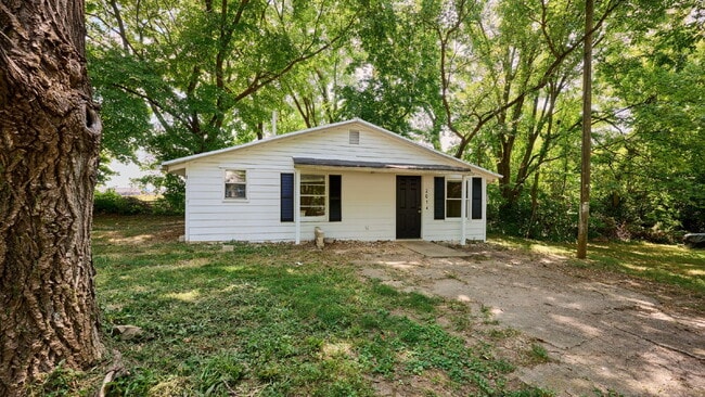 2014 Woodland St in Springfield, TN - Building Photo - Building Photo