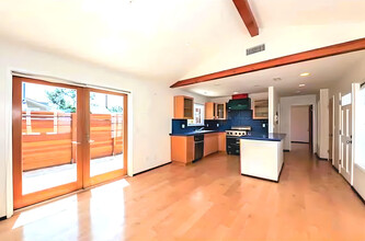 653 Marine St in Santa Monica, CA - Building Photo - Interior Photo