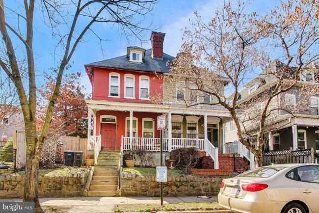 property at 1006 Otis Pl NW