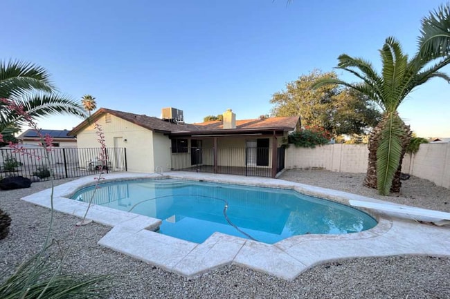 5221 W Harmont Dr in Glendale, AZ - Building Photo - Building Photo