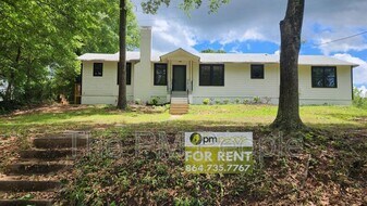 113 St Lo Cir in Easley, SC - Building Photo