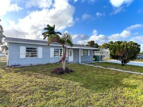 20500 NW 28th Ave in Miami Gardens, FL - Building Photo - Building Photo