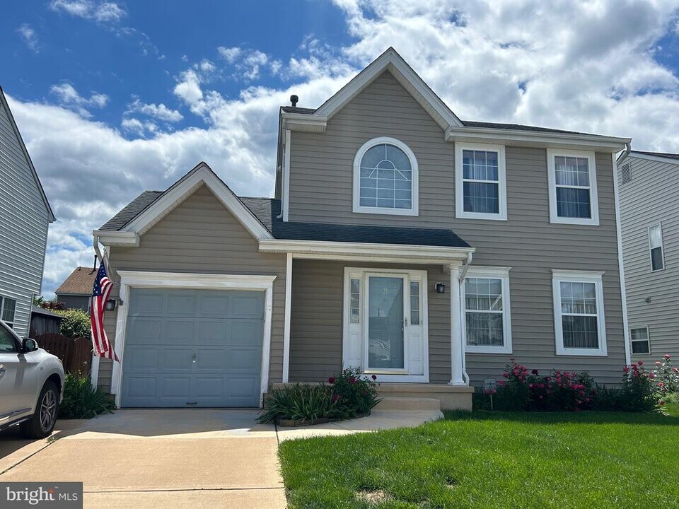 21 Fieldcrest Dr in Mount Holly, NJ - Building Photo