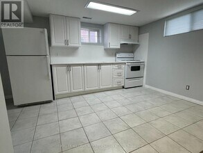 30 Norcross Rd in Toronto, ON - Building Photo - Building Photo