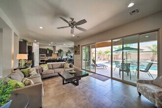 18504 W Paradise Ln in Surprise, AZ - Building Photo - Building Photo